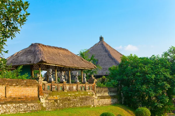 Ingang in de tempel. Indonesië, eiland bali. — Stockfoto
