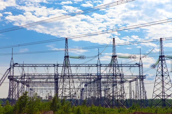 Hochspannungsleitung für Stromübertragungen — Stockfoto