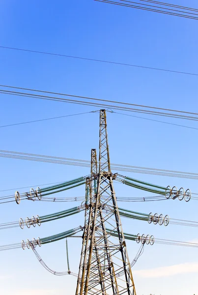 Υποστήριξη Γραμμής Ηλεκτρικής Ενέργειας Μεταδόσεις Απομονωτές Και Καλώδια — Φωτογραφία Αρχείου