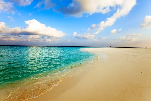 モルディブ 砂浜のビーチと海の海岸 — ストック写真