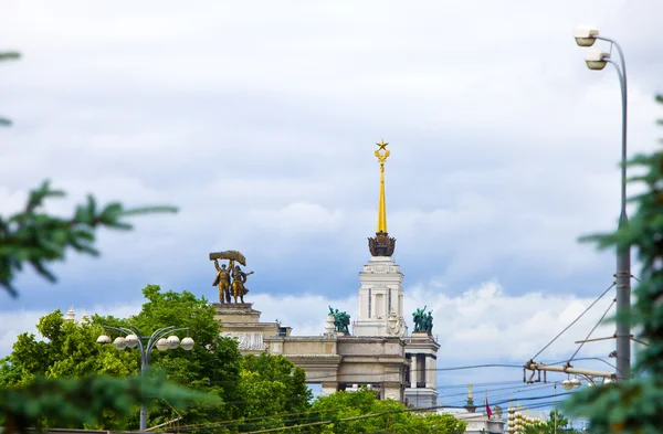 La vista sobre VDNH (Centro de Exposiciones de toda Rusia), Moscú , — Foto de Stock