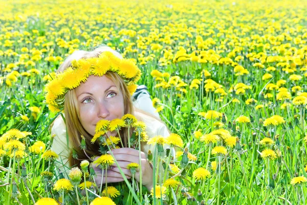 Young pretty woman in wreath of dandelions — Stock Photo, Image