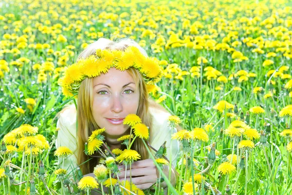 Young Pretty Woman Wreath Dandelions Meadow Solar Day — Zdjęcie stockowe