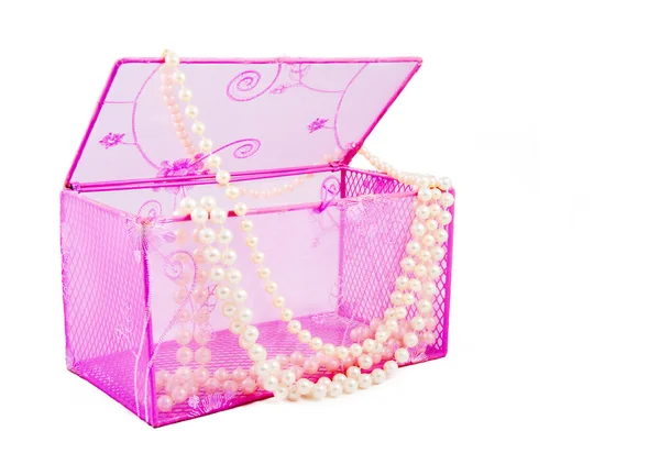 粉红色的棺材和珍珠珠在白色背景上 — 图库照片