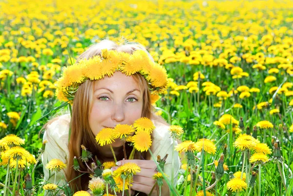 Young Pretty Woman Wreath Dandelions Meadow Solar Day — Stock Photo, Image