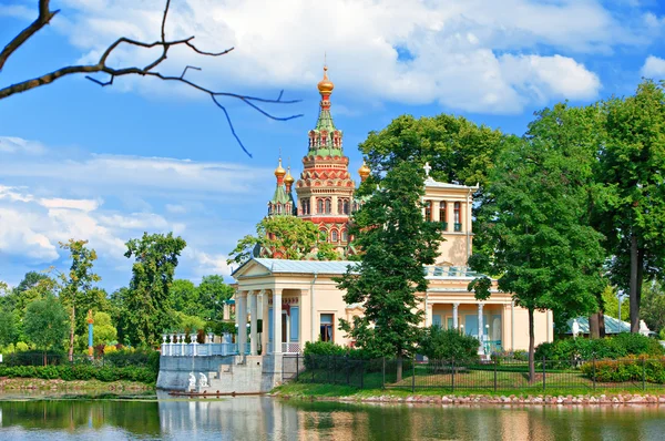 Russland Peterhof Olga Pavillon Auf Insel Olga Teich — Stockfoto