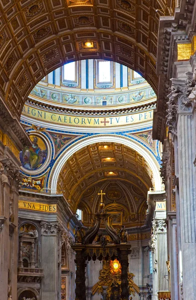 イタリア ローマ バチカン市国 ピエトロ大聖堂 屋内ビュー — ストック写真