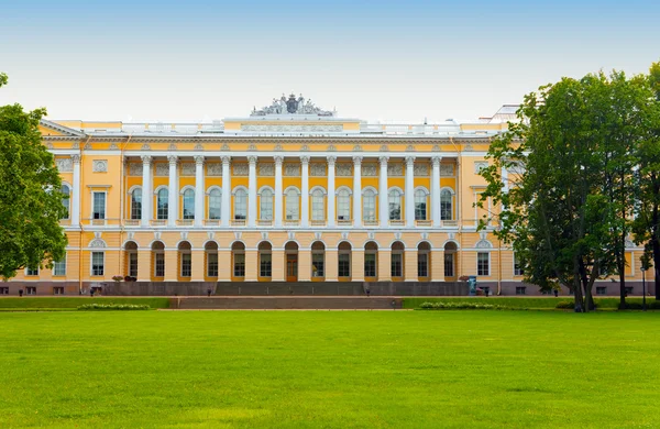 Ryssland. Petersburg. ryskt museum — Stockfoto
