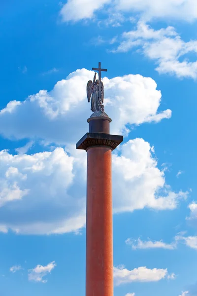 俄罗斯。彼得斯堡。在布达拉宫广场上的亚历山大列上的天使 — 图库照片