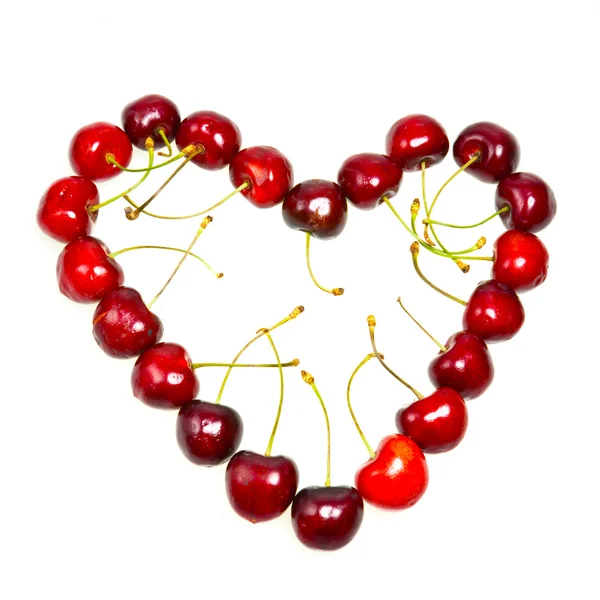 Serce ze słodkiej wiśni na białym tle — Zdjęcie stockowe