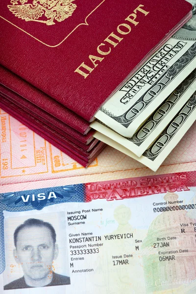 Det amerikanske visum på siden af det russiske internationale pas og pas - Stock-foto
