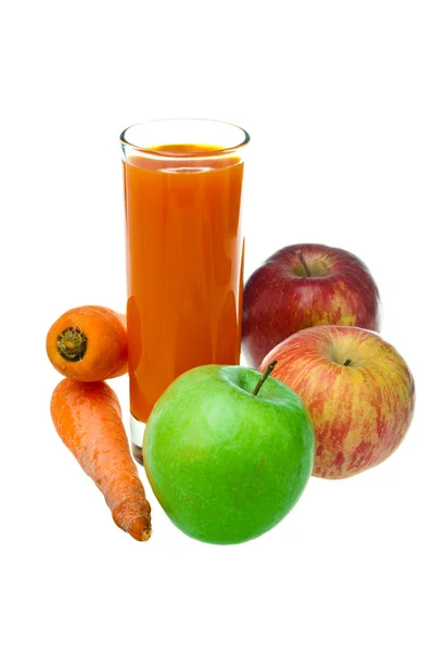Alma, sárgarépa és egy pohár gyümölcslé — Stock Fotó