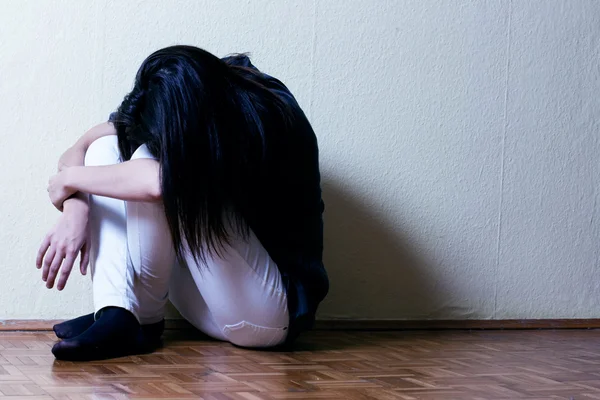 Депрессивная девочка-подросток — стоковое фото