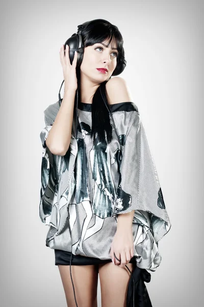 有吸引力的女人带耳机的肖像 — Stockfoto