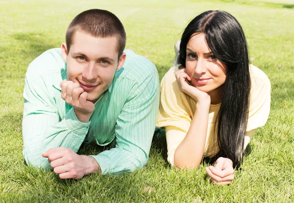 Young couple relaxing outdoors happiness — Stock Photo, Image