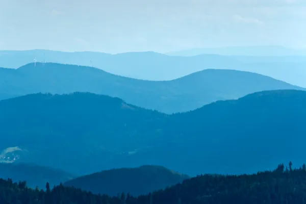 Landschap met blue mountains bij dageraad — Stockfoto