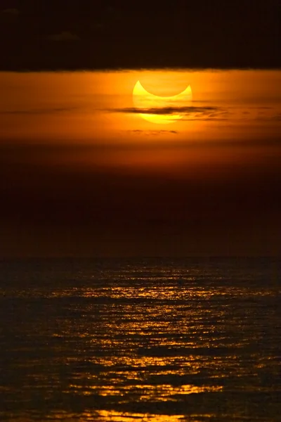 Καταλονία Ιανουαρίου Μερική Ηλιακή Έκλειψη Κατά Την Ανατολή Του Ηλίου — Φωτογραφία Αρχείου