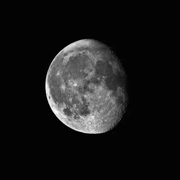 Afnemende maan maan gevangen met een telescoop 0.2 meter — Stockfoto