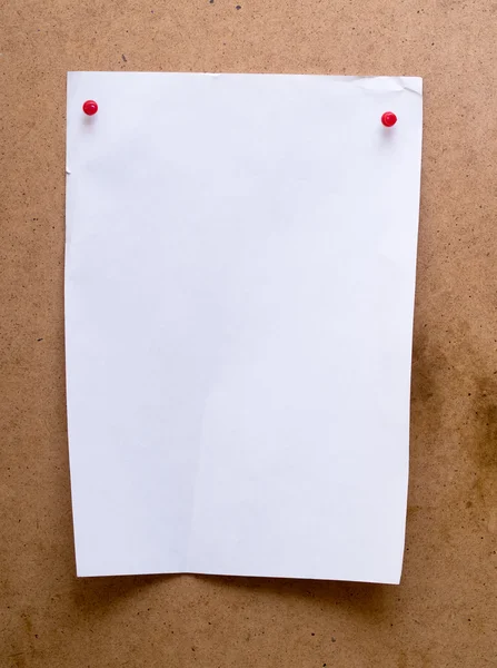 木製の背景に白いノート用紙 — ストック写真