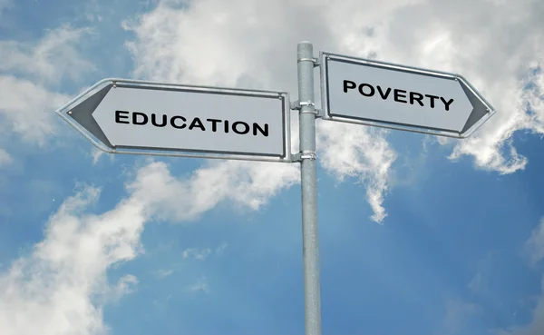 Znak Drogowy Edukacji Ubóstwa — Zdjęcie stockowe