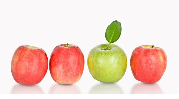 Fyra Äpplen Isolerad Vit Bakgrund — Stockfoto