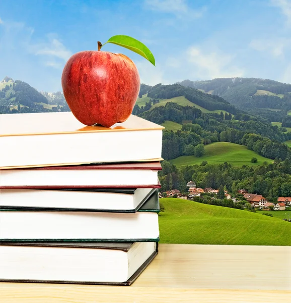 Apple with books — Stock Photo, Image