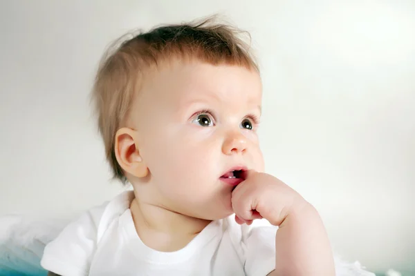 Γλυκό Μωράκι Δάχτυλο Στο Στόμα — Φωτογραφία Αρχείου