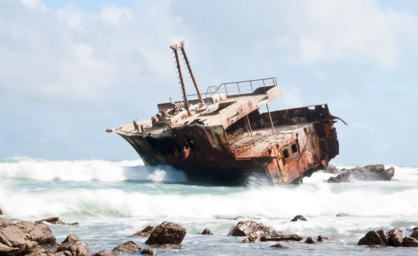 Кораблекрушение Агулласа лежало на скалах — стоковое фото