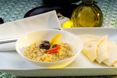 taze ev yapımı badingian mutabbal baba ghanoush, geleneksel Orta Doğu yemek