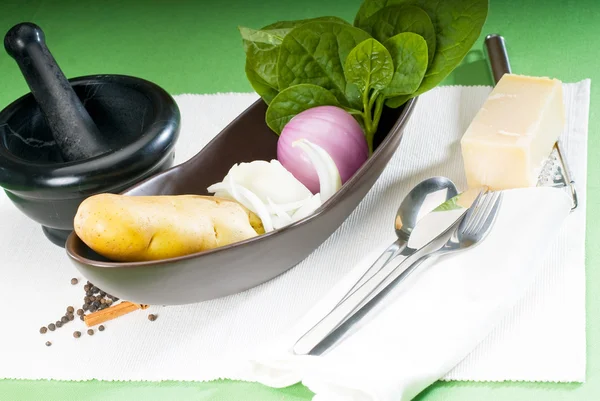 Miska Čerstvé Zeleniny Kořením Maltou Vedle Základní Ingredience Pro Polévka — Stock fotografie