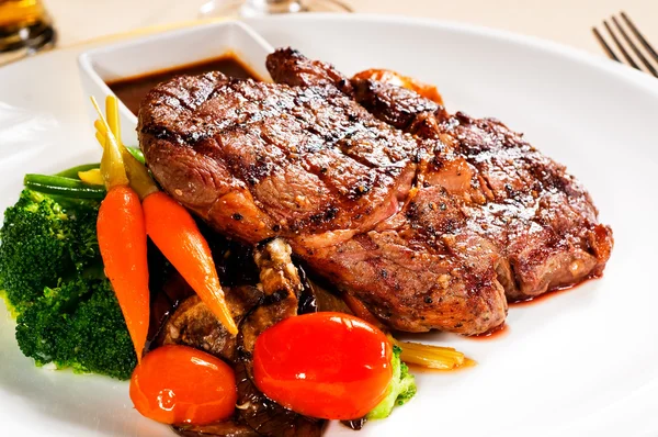 Grilovaná ribeye steak — Stock fotografie