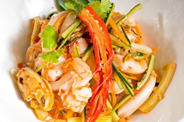 Salade thaïlandaise de fruits de mer frais — Photo