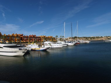 Portimao 'da yat limanı. Algarve, Portekiz