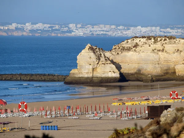 Playa de Praia de Rocha en Portimao, Algarve, Portugal —  Fotos de Stock