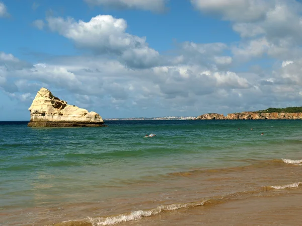 Une partie de la plage idyllique de Praia de Rocha — Photo