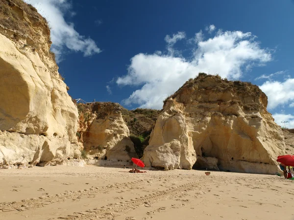Een deel van het idyllische strand van praia de rocha — Stockfoto