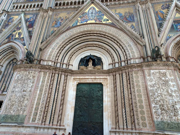 Portal główny zachód - Katedra w orvieto. Orvieto, umbria — Zdjęcie stockowe