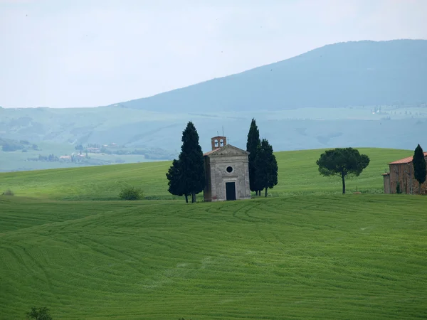 De eenzame kerk Capella de Vitaleta bij Pienza — Stockfoto