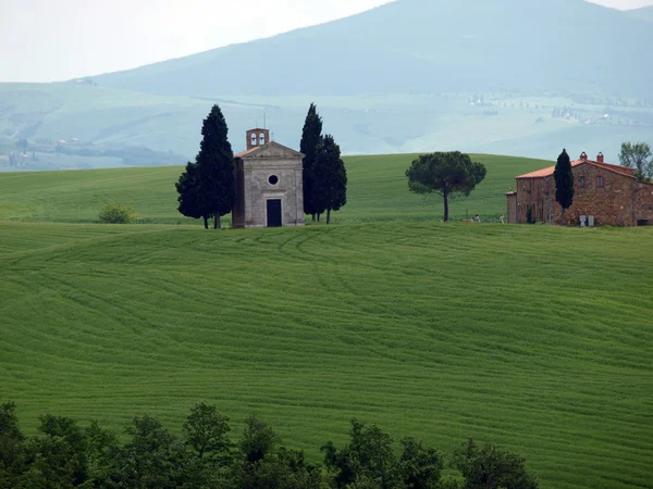 Osamělý kostel Capella de Vitaleta poblíž Pienza — Stock fotografie