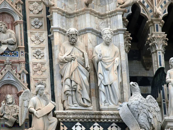 建筑细节的大教堂门面-锡耶纳, — 图库照片