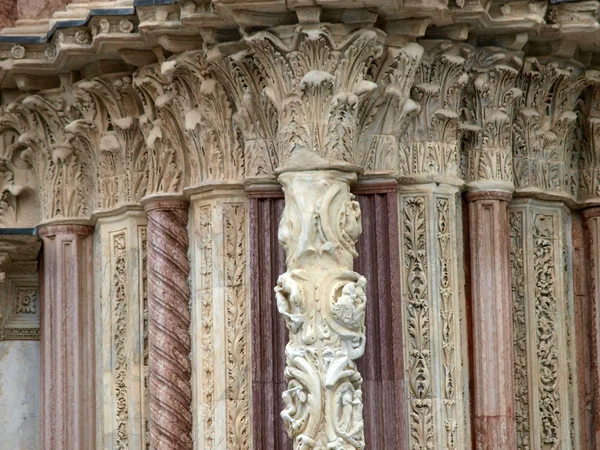 Detalhes arquitetônicos da fachada Duomo - Siena — Fotografia de Stock