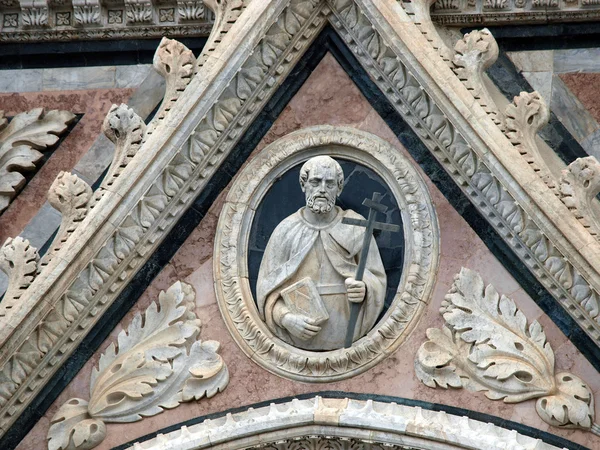 Dettaglio architettonico della facciata del Duomo - Siena , — Foto Stock