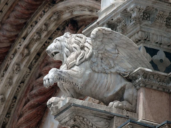 Arkitektoniske detaljer i Duomo facade - Siena , - Stock-foto