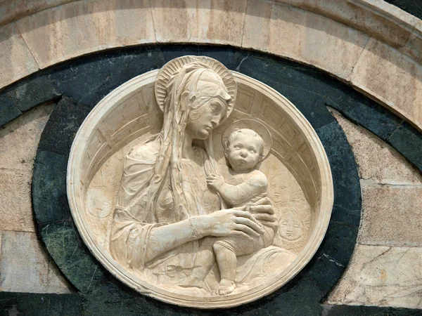 Detalles arquitectónicos de la fachada del Duomo - Siena , — Foto de Stock