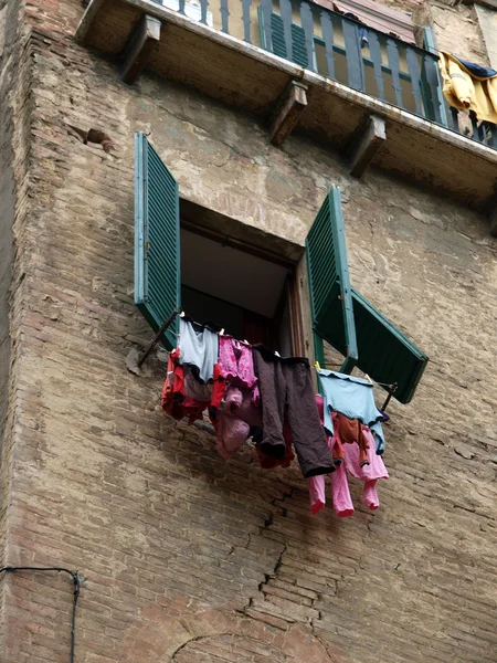 Siena - wassen ophangen om te drogen — Stockfoto