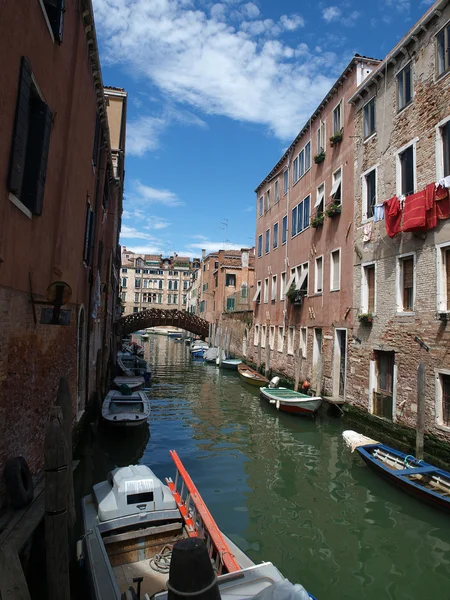 Benátky - klidné a okouzlující čtvrti Dorsoduro — Stock fotografie