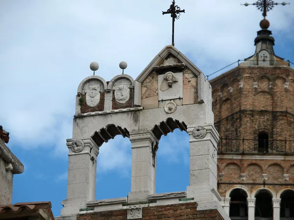 Венеция - Здания на Кампо Сан Стефано — стоковое фото