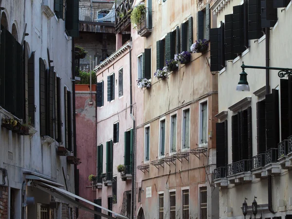 Венеция - тихий и очаровательный район Сан-Марко — стоковое фото
