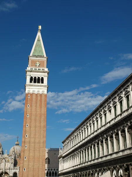 Venecia - Procuratie Nuove y Campanile —  Fotos de Stock