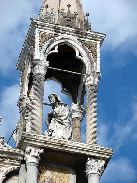 威尼斯-圣马克大教堂的上部门面 — 图库照片